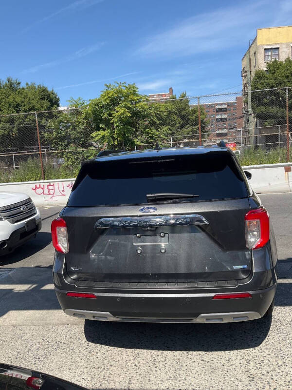 
								2020 Ford Explorer XLT full									