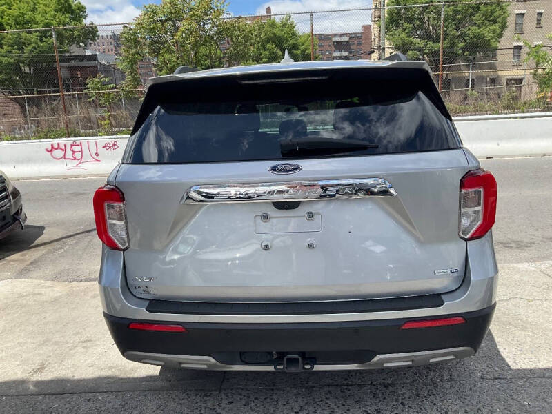 
								2020 Ford Explorer XLT full									