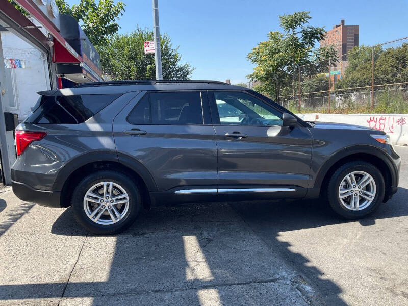 
								2020 Ford Explorer XLT full									