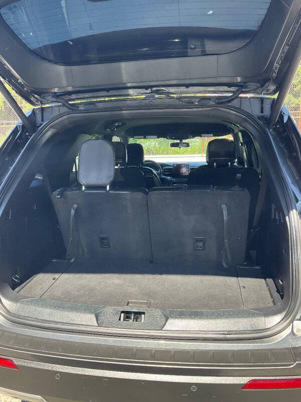 
								2020 Ford Explorer XLT full									