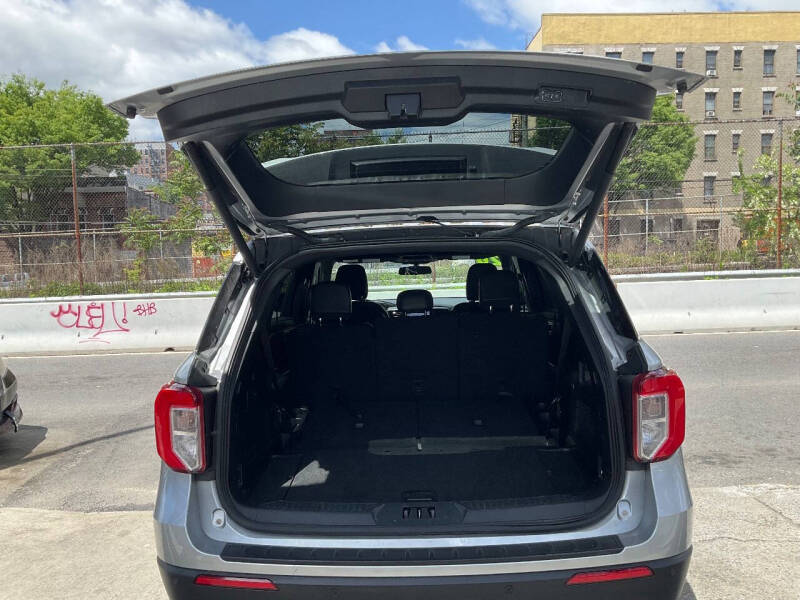 
								2020 Ford Explorer XLT full									