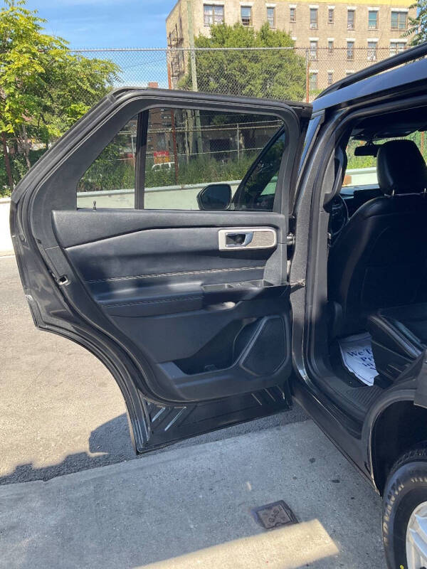 
								2020 Ford Explorer XLT full									