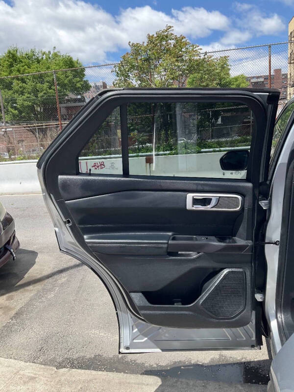 
								2020 Ford Explorer XLT full									