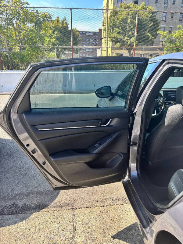 
								2020 Honda Accord Sport full									