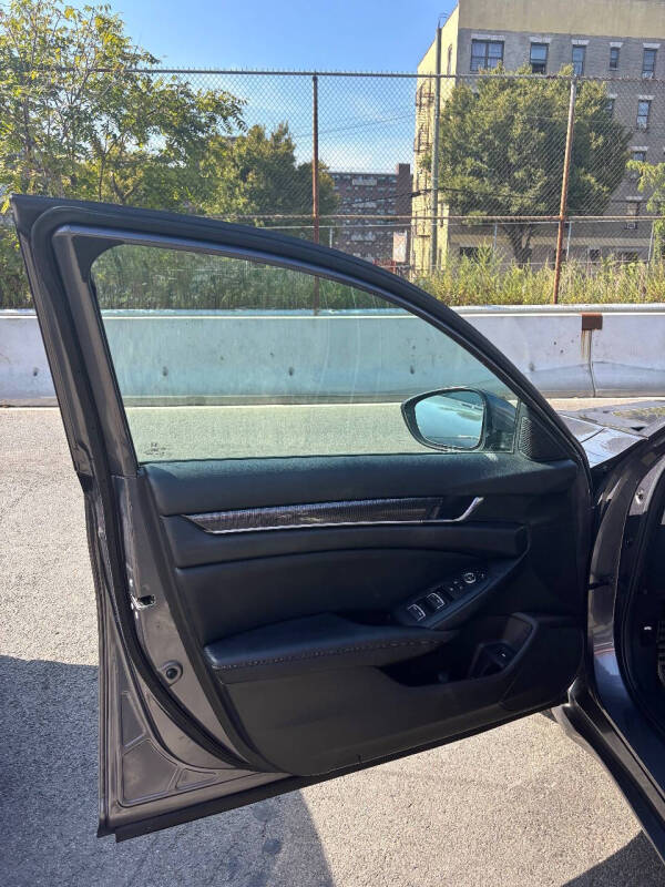 
								2020 Honda Accord Sport full									