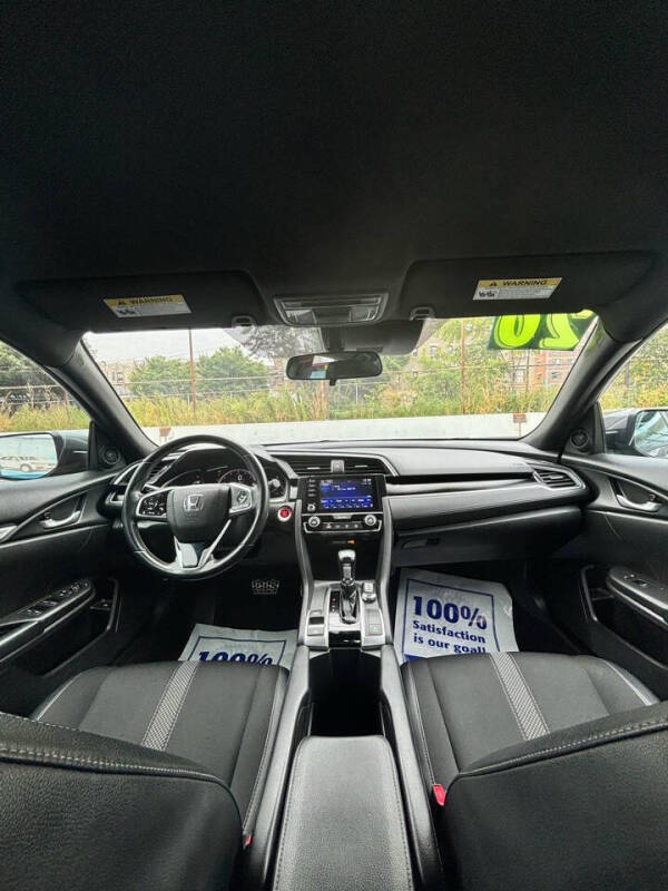 
								2020 Honda Civic Sport full									