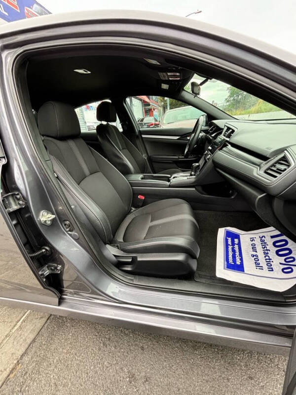 
								2020 Honda Civic Sport full									