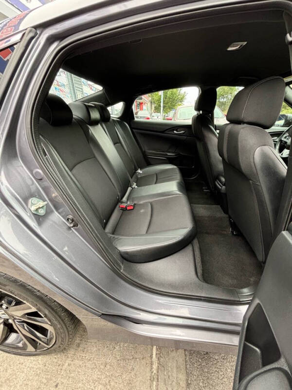 
								2020 Honda Civic Sport full									