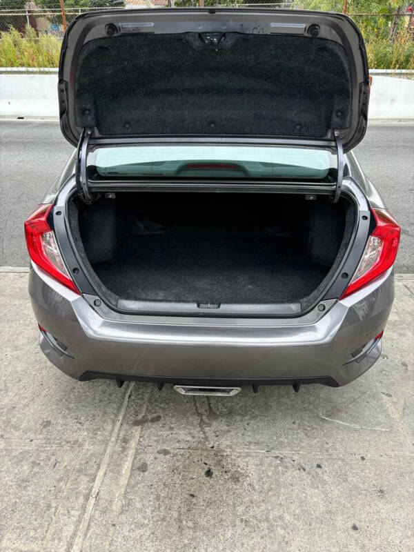 
								2020 Honda Civic Sport full									