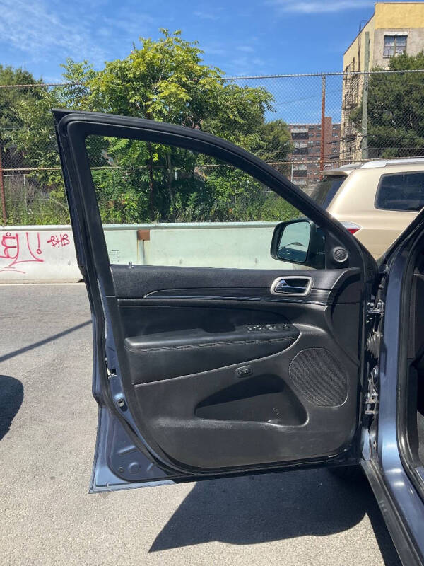 
								2020 Jeep Grand Cherokee Limited full									