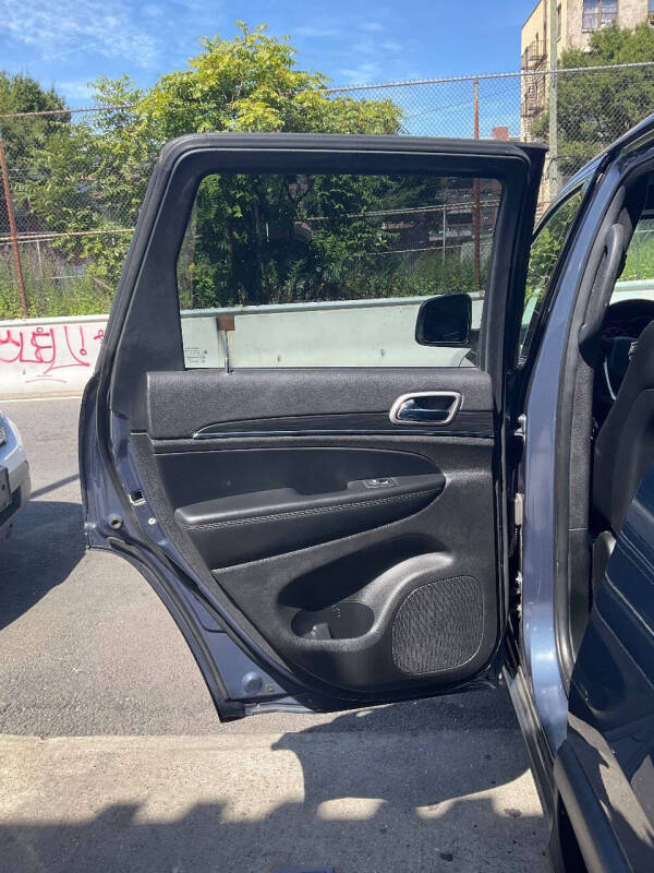 
								2020 Jeep Grand Cherokee Limited full									