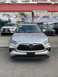 2020 Toyota Highlander XLE AWD XLE 4dr SUV