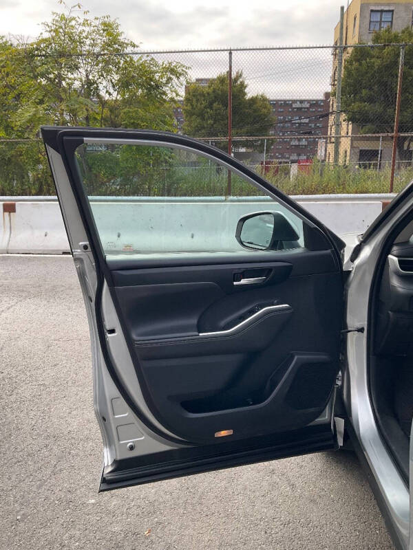 
								2020 Toyota Highlander XLE AWD XLE 4dr SUV full									