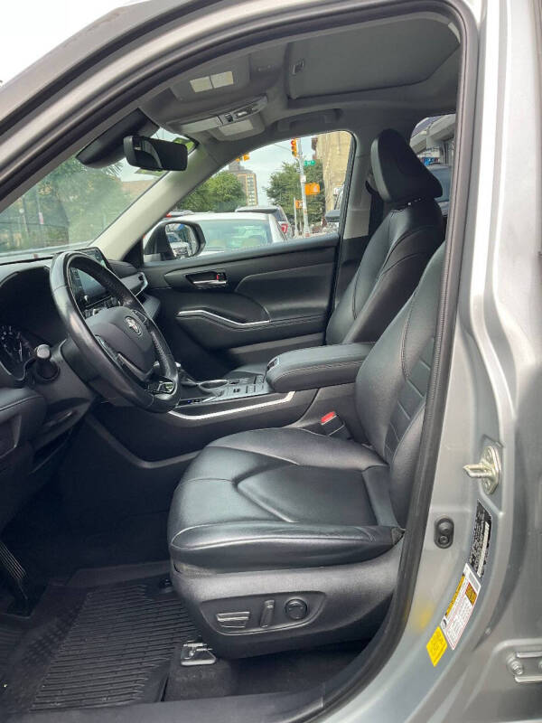 
								2020 Toyota Highlander XLE AWD XLE 4dr SUV full									