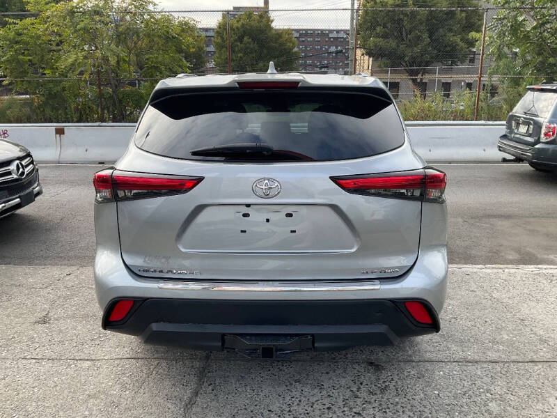 
								2020 Toyota Highlander XLE AWD XLE 4dr SUV full									