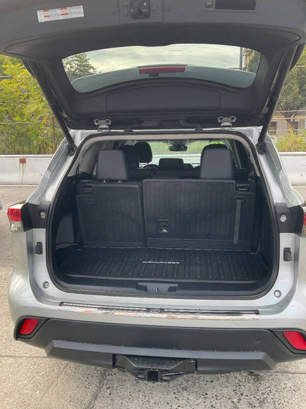 
								2020 Toyota Highlander XLE AWD XLE 4dr SUV full									