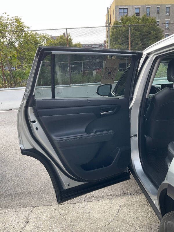 
								2020 Toyota Highlander XLE AWD XLE 4dr SUV full									