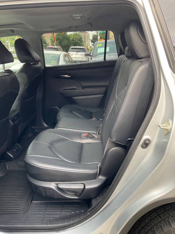 
								2020 Toyota Highlander XLE AWD XLE 4dr SUV full									