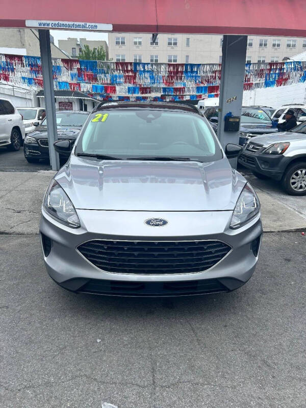 
								2021 Ford Escape SE full									
