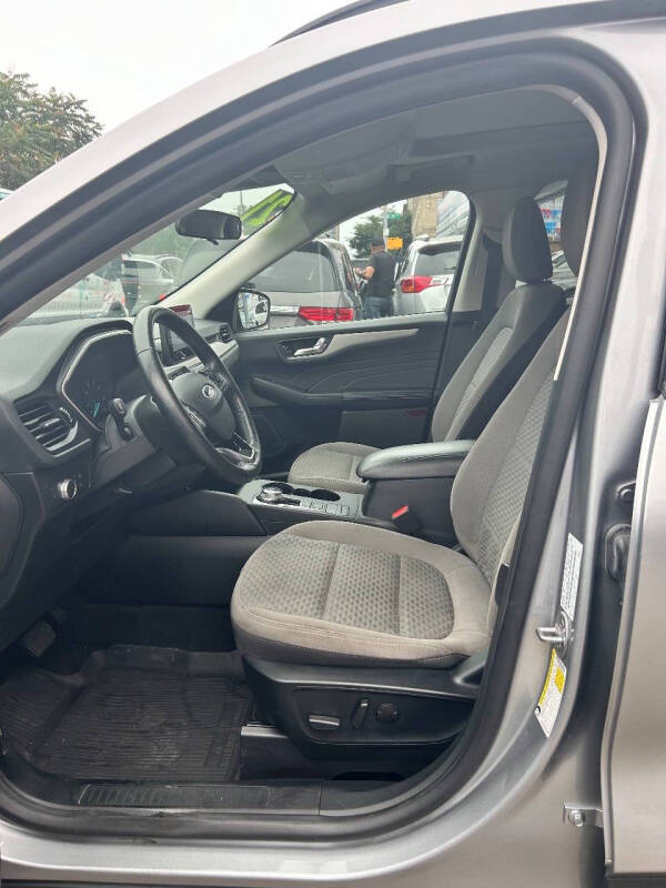 
								2021 Ford Escape SE full									