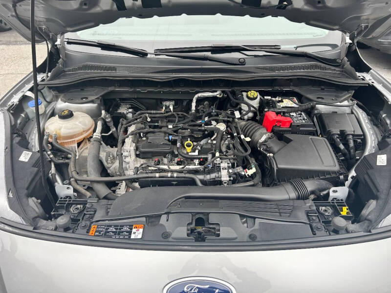 
								2021 Ford Escape SE full									