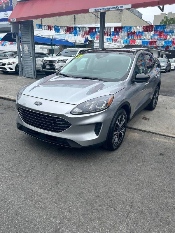 
								2021 Ford Escape SE full									