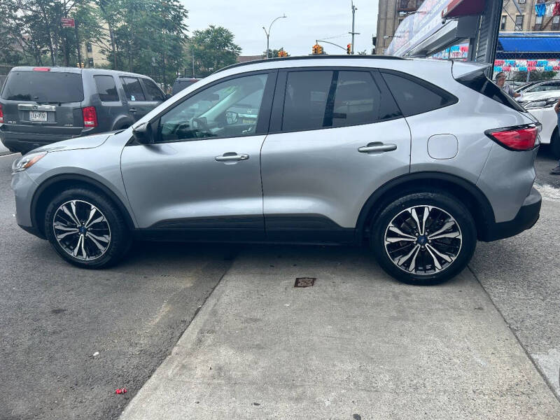 
								2021 Ford Escape SE full									