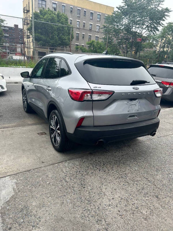 
								2021 Ford Escape SE full									