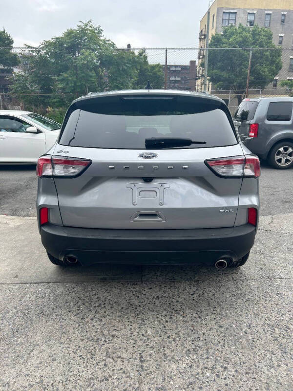 
								2021 Ford Escape SE full									