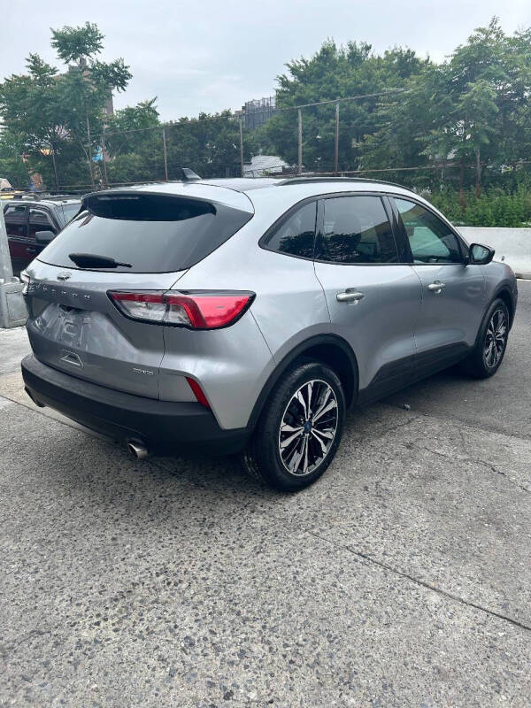 
								2021 Ford Escape SE full									