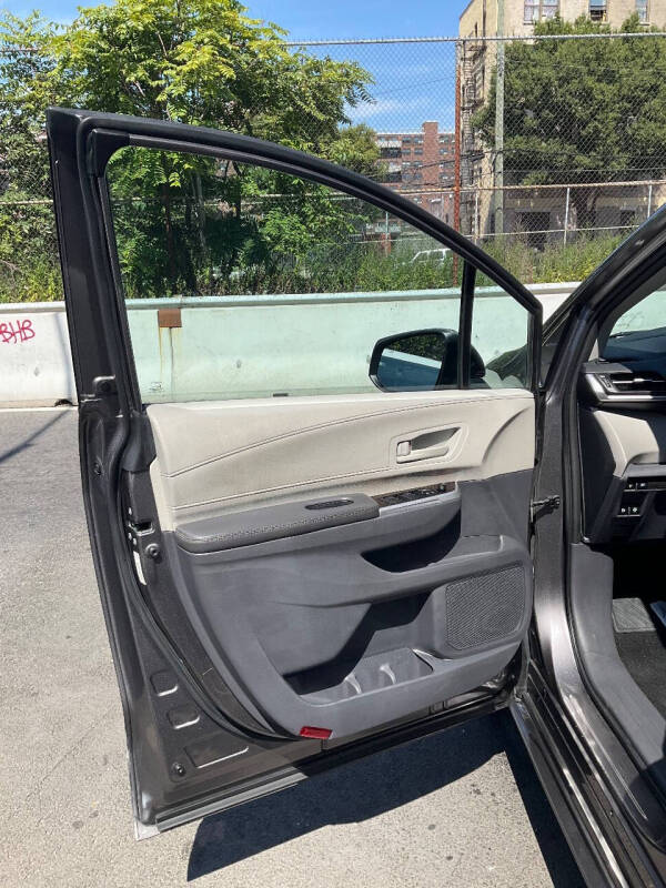 
								2022 Toyota Sienna LE 8-Passenger full									