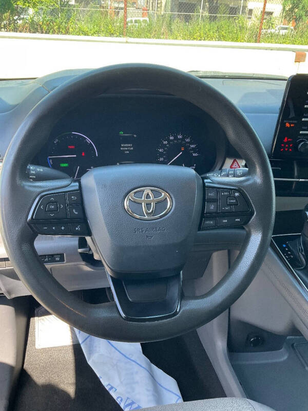 
								2022 Toyota Sienna LE 8-Passenger full									