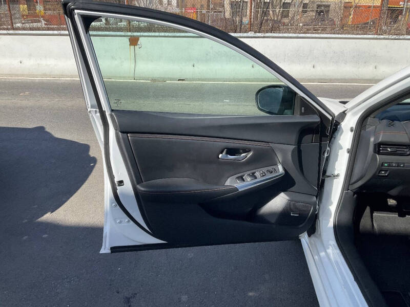 
								2023 Nissan Sentra SR full									