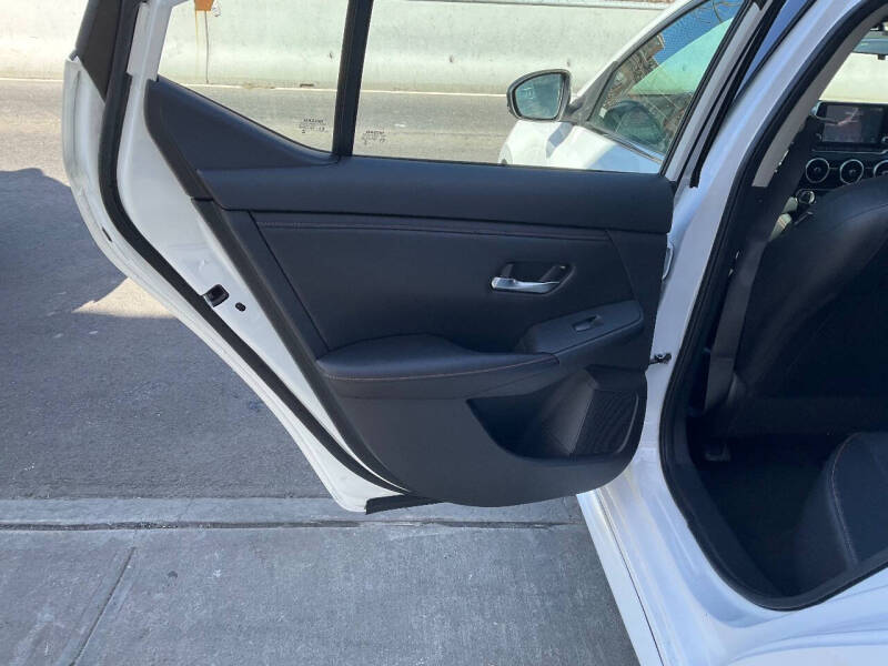 
								2023 Nissan Sentra SR full									