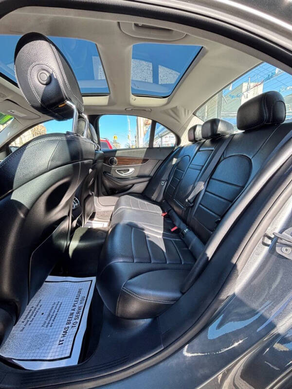 
								2017 Mercedes-Benz C-Class C 300 Luxury 4MATIC full									