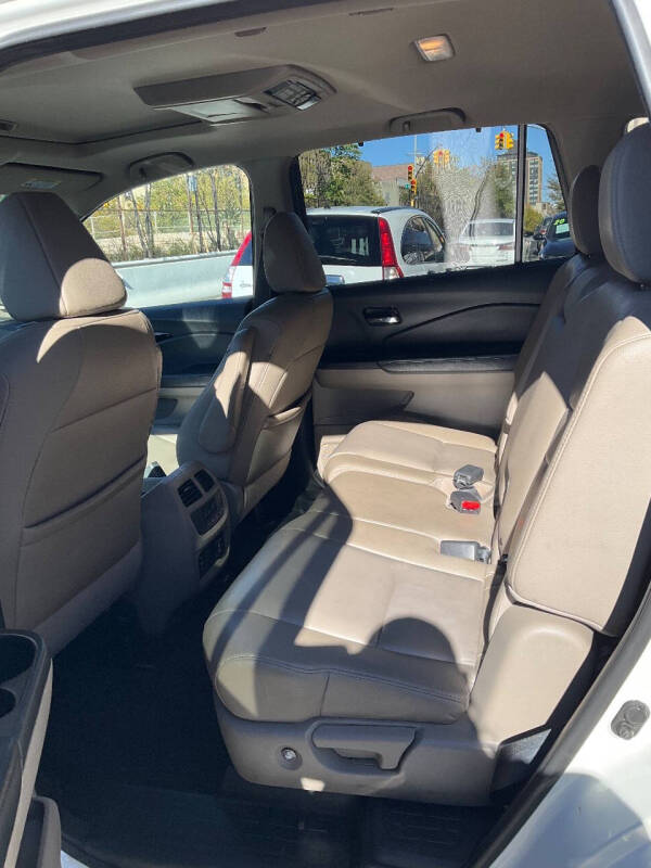 
								2016 Honda Pilot Touring 4dr SUV full									