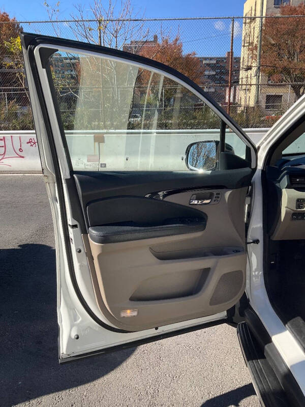 
								2016 Honda Pilot Touring 4dr SUV full									