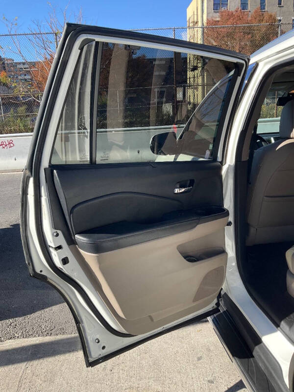 
								2016 Honda Pilot Touring 4dr SUV full									