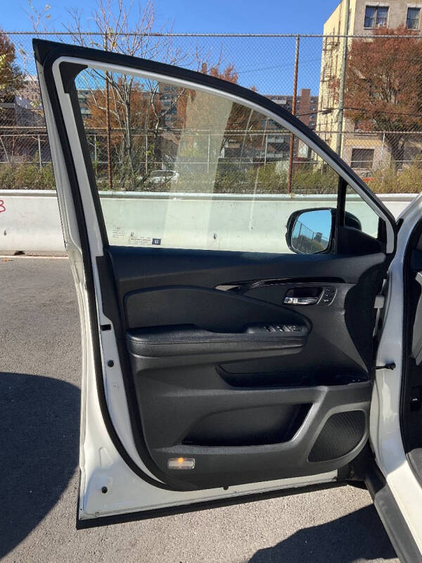 
								2017 Honda Pilot Elite AWD Elite 4dr SUV full									