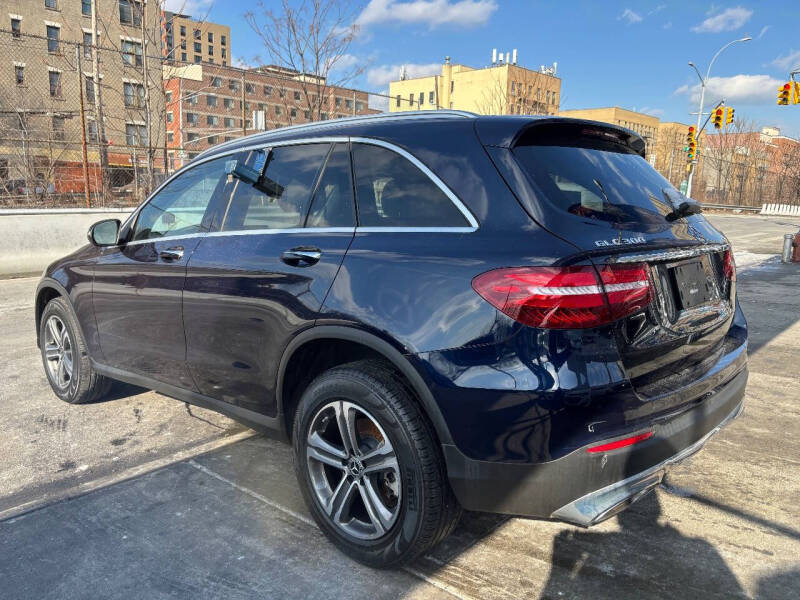 
								2019 Mercedes-Benz GLC GLC 300 4MATIC AWD GLC 300 4MATIC 4dr SUV full									