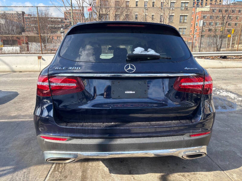 
								2019 Mercedes-Benz GLC GLC 300 4MATIC AWD GLC 300 4MATIC 4dr SUV full									