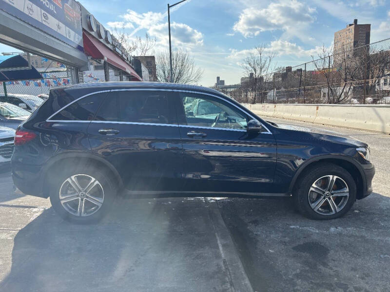 
								2019 Mercedes-Benz GLC GLC 300 4MATIC AWD GLC 300 4MATIC 4dr SUV full									