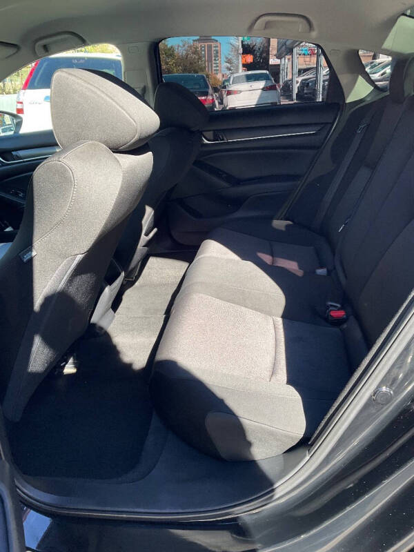 
								2020 Honda Accord LX LX 4dr Sedan full									