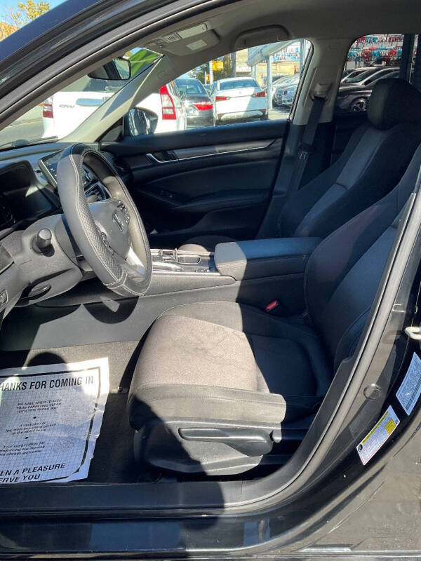 
								2020 Honda Accord LX LX 4dr Sedan full									