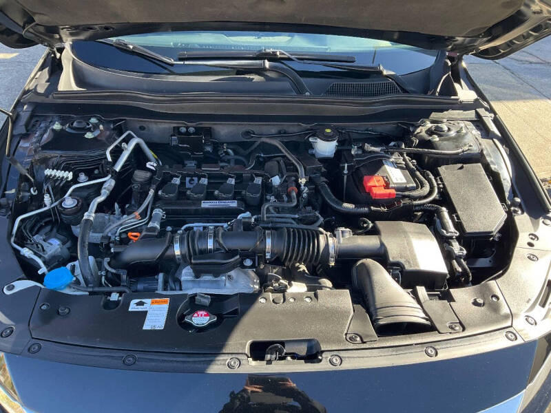 
								2020 Honda Accord LX LX 4dr Sedan full									