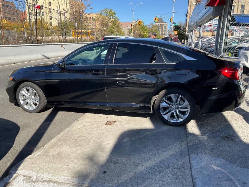 
								2020 Honda Accord LX LX 4dr Sedan full									