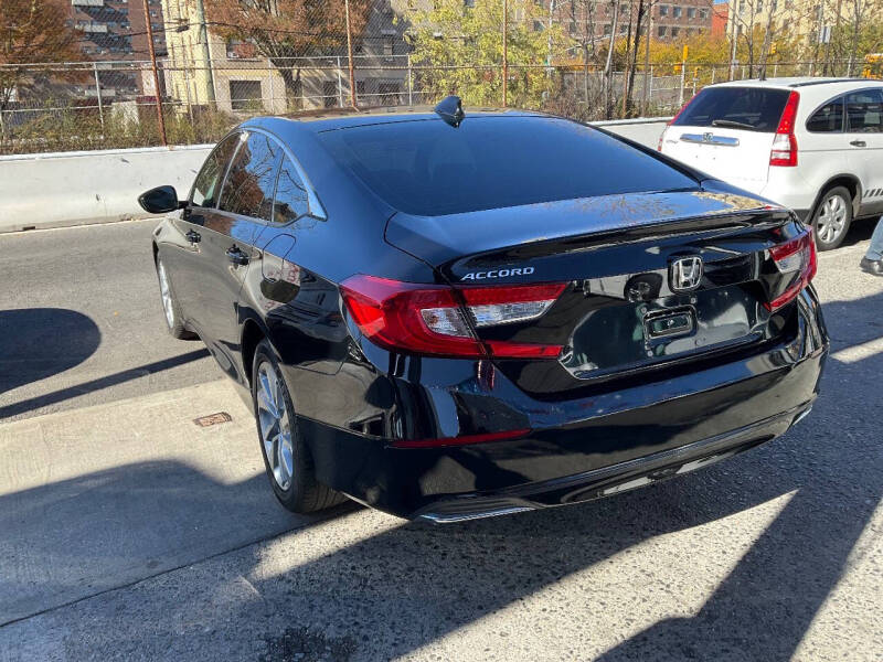 
								2020 Honda Accord LX LX 4dr Sedan full									