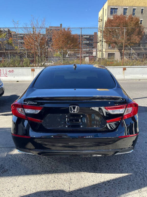 
								2020 Honda Accord LX LX 4dr Sedan full									