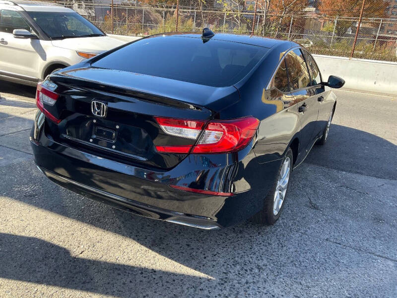
								2020 Honda Accord LX LX 4dr Sedan full									