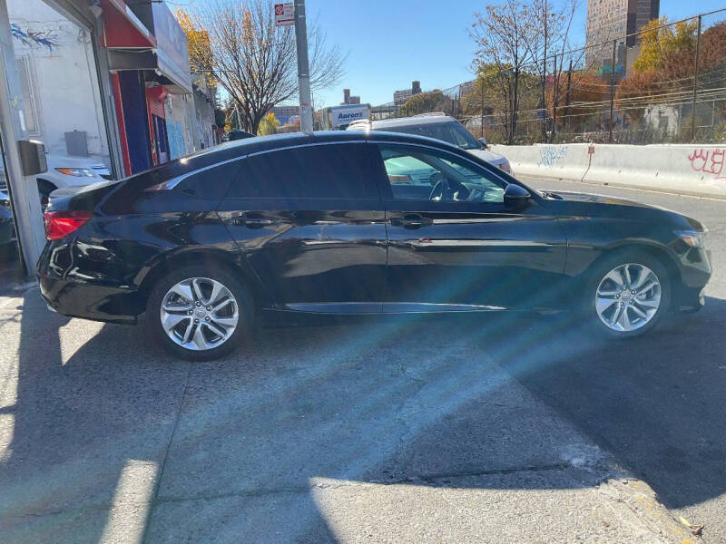 
								2020 Honda Accord LX LX 4dr Sedan full									